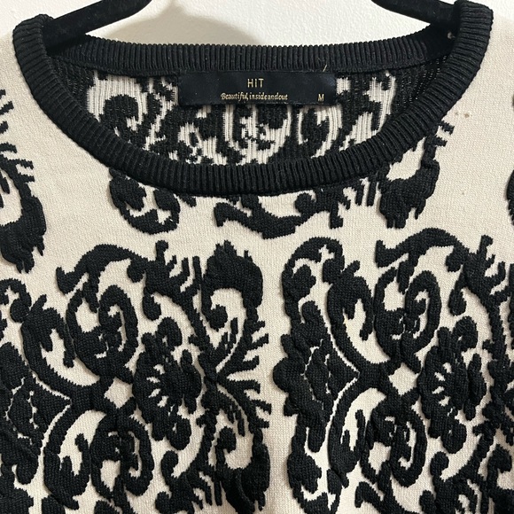 Gorgeous pullover jumper decorated in black and cream made in Brazil by HIT 🖤 - Picture 3 of 4